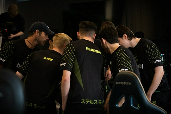 英雄联盟停止支持WIN7系统玩家该如何应对